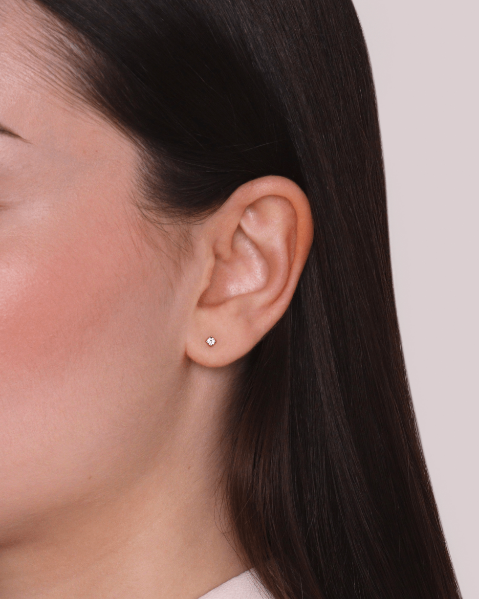 Sara Oro single light point earring