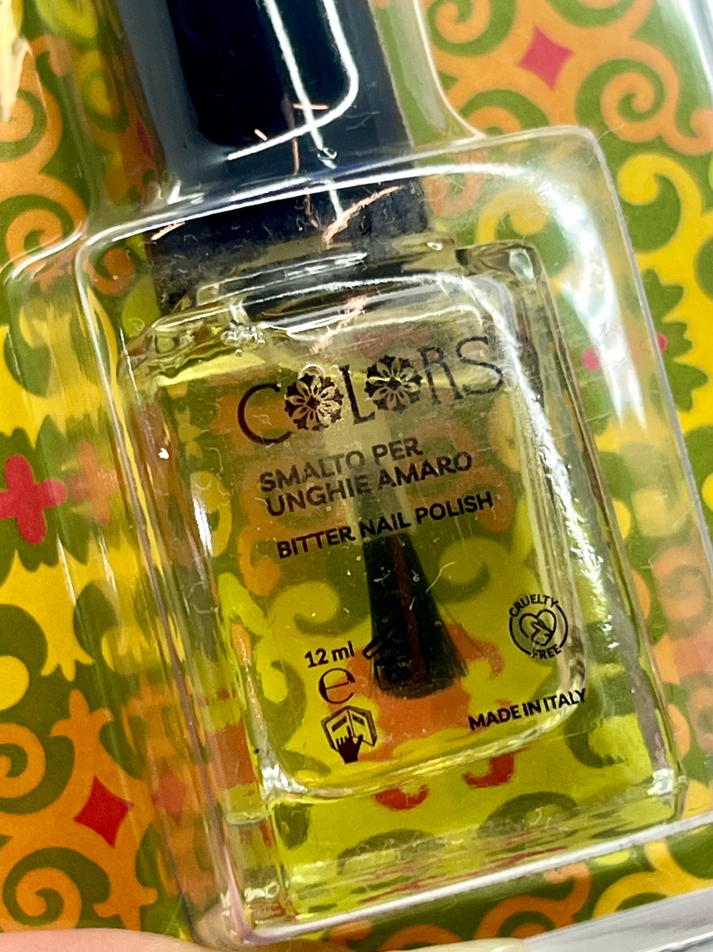 Esmalte de uñas amargo