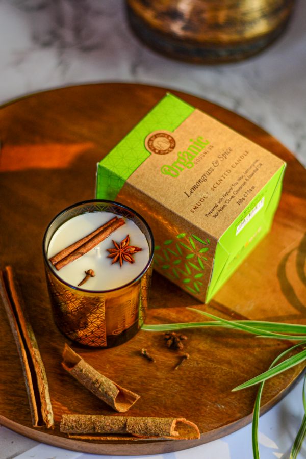 CANDELA ORGANIC IN CERA DI SOIA E FRAMMENTI DI LEMONGRASS & SPEZIE GR 200