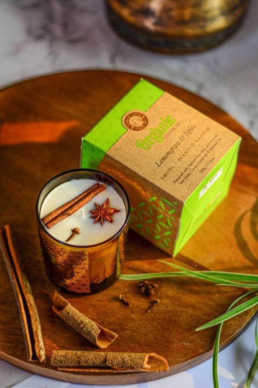CANDELA ORGANIC IN CERA DI SOIA E FRAMMENTI DI LEMONGRASS & SPEZIE GR 200