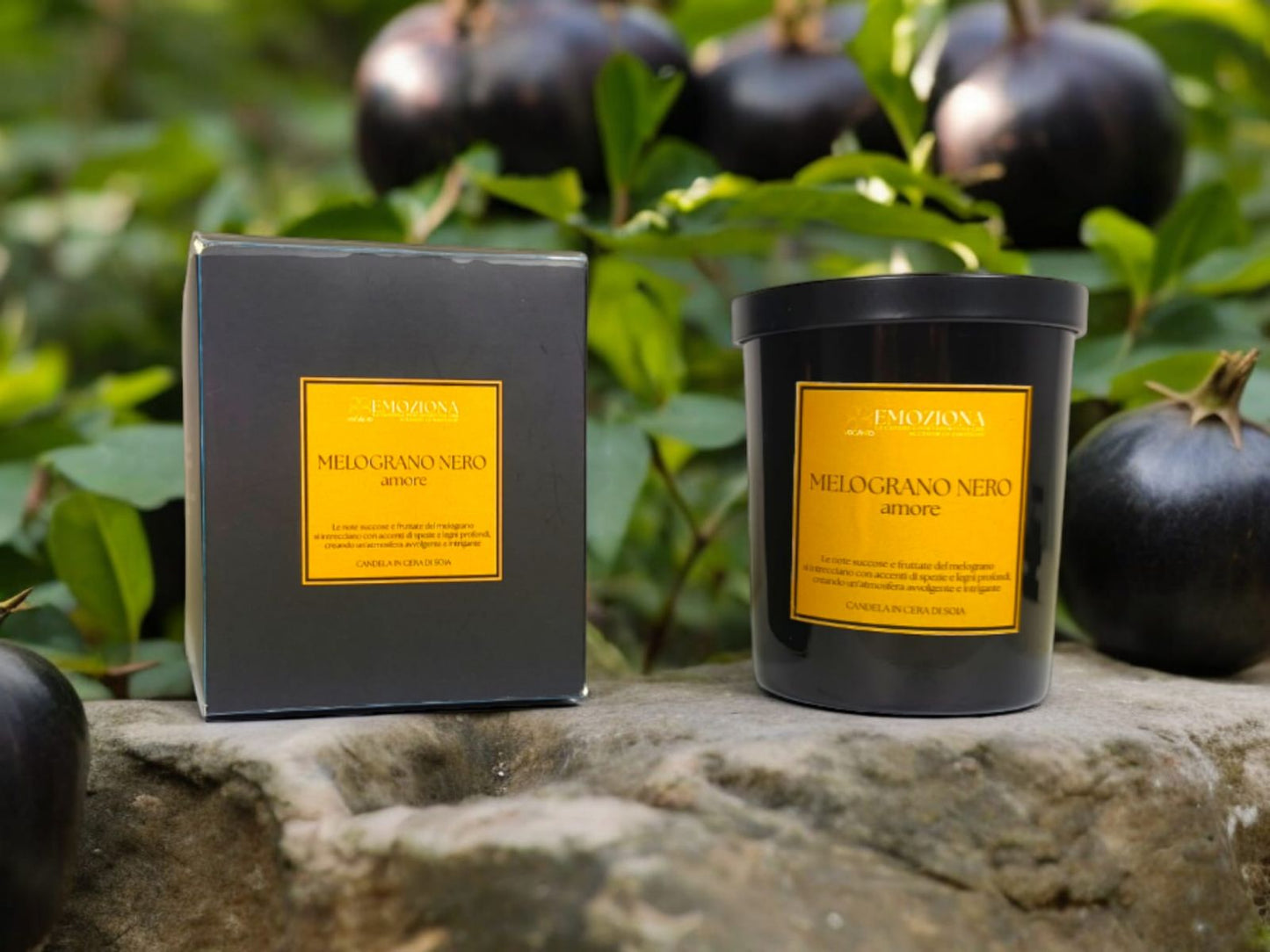 CANDELA IN CERA DI SOIA EMOZIONA - AMORE - MELOGRANO NERO GR 200 C