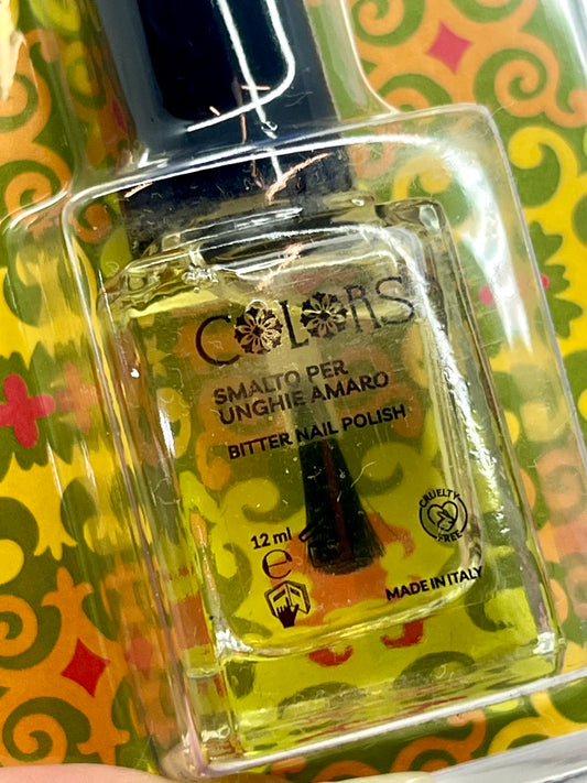 Esmalte de uñas amargo