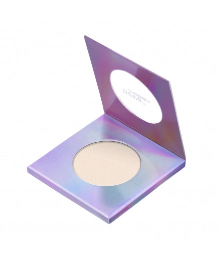 Étoile single eyeshadow Extremely pale butter-colour with a satin she